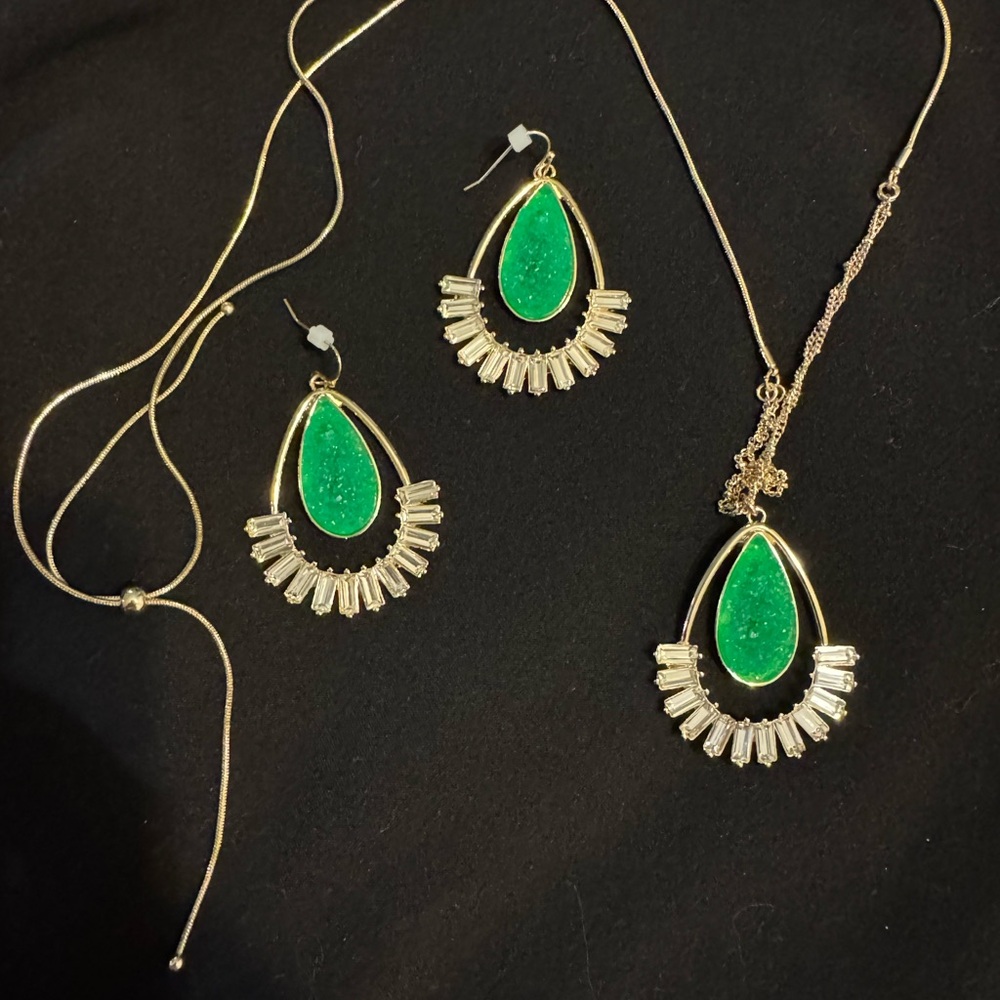 Elegant faux Jade Green Gold Jewelry 3 pc necklace & Earrings Set PRICED REDUCED